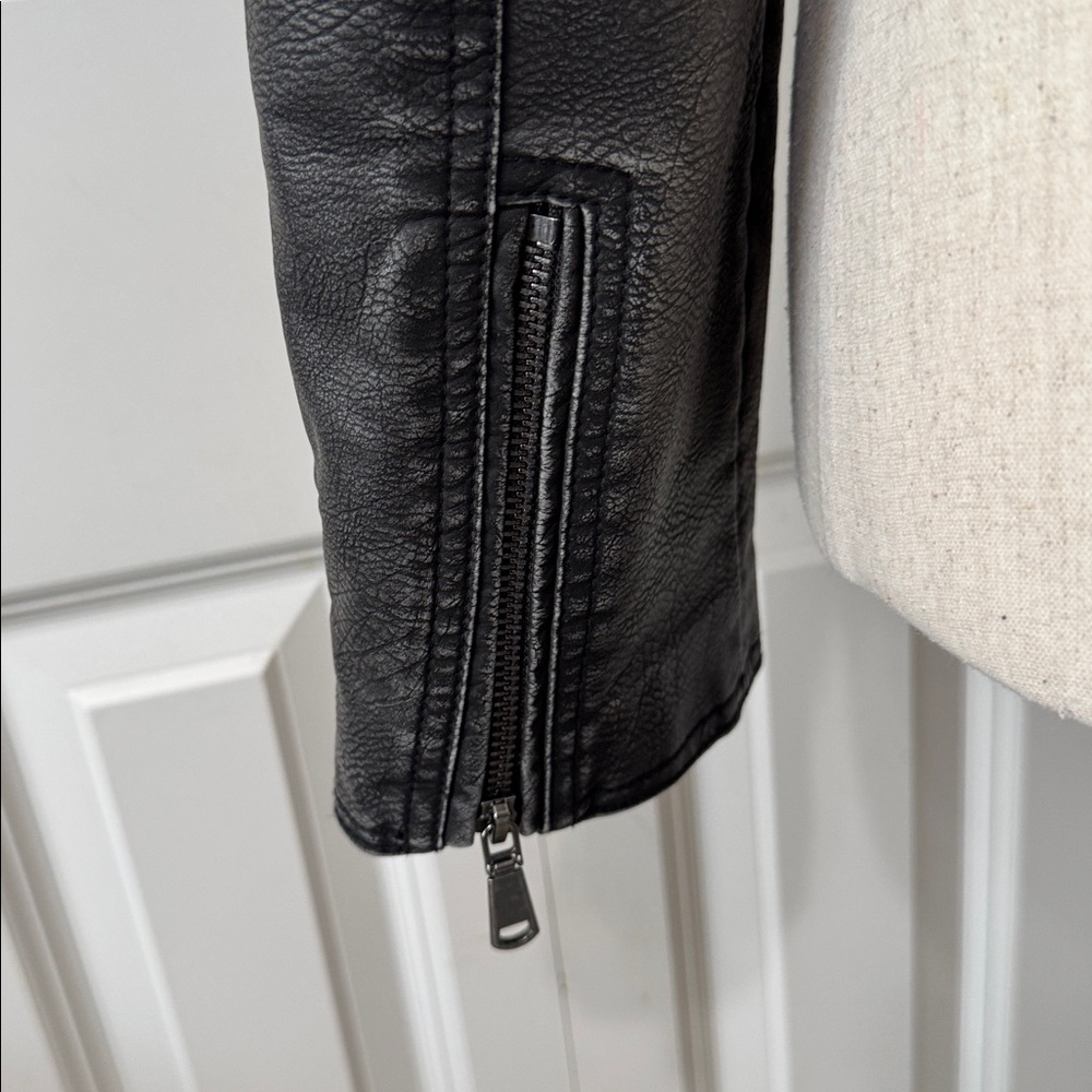 VEDA Distressed Moto Faux Leather Jacket NWT - Picture 10 of 14